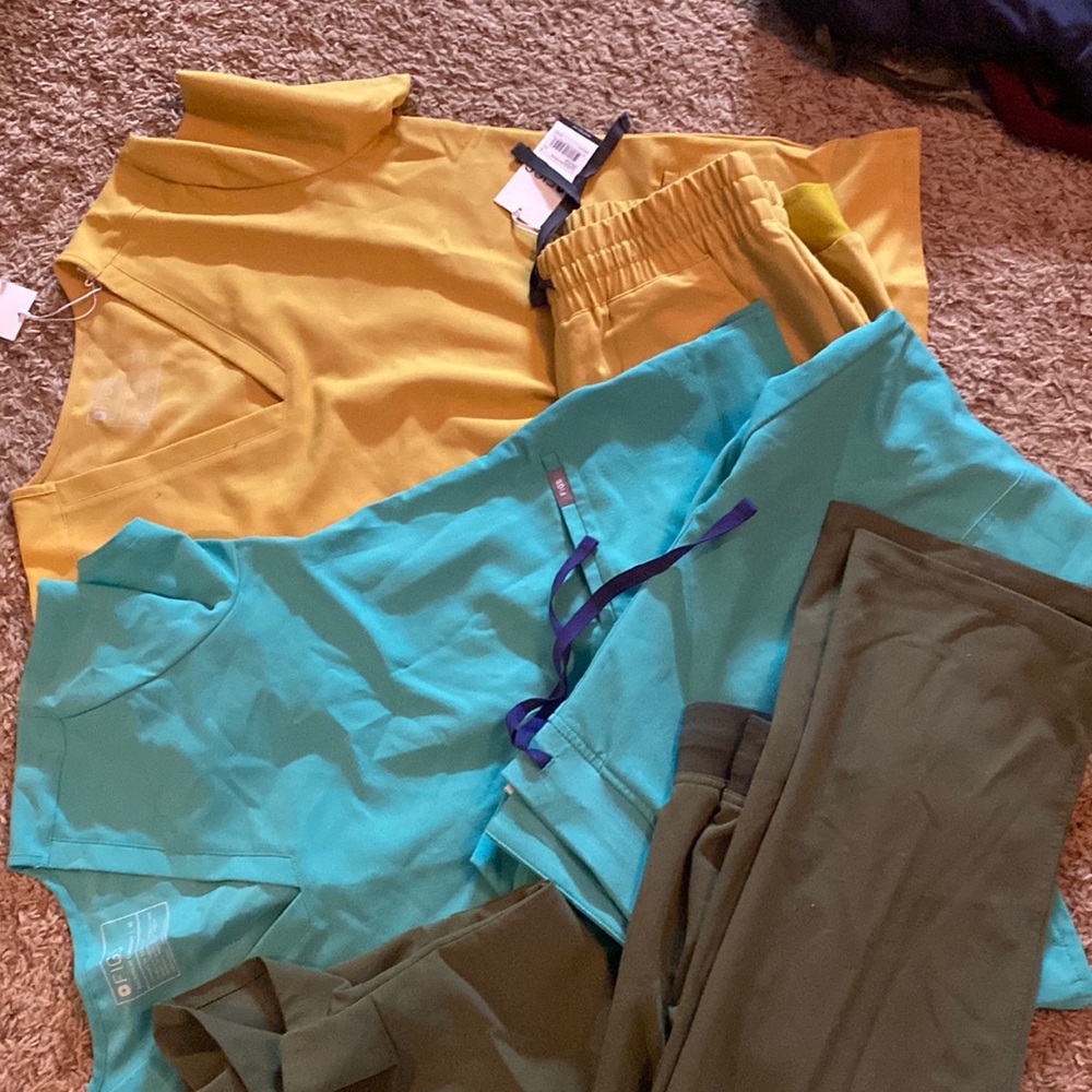 Figs scrubs-3 sets